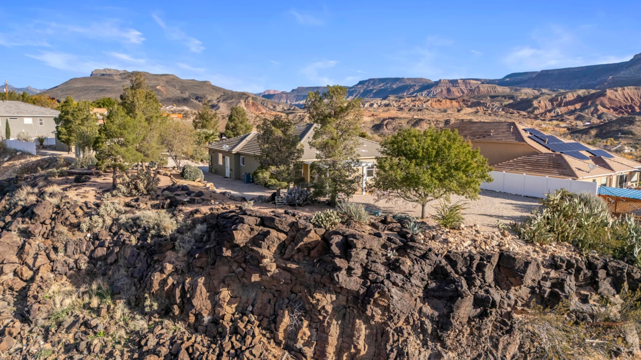 205 W Terrace CIR Toquerville, UT 84774 home for sale, MLS#25-267065 - Erika Rogers Photo 39