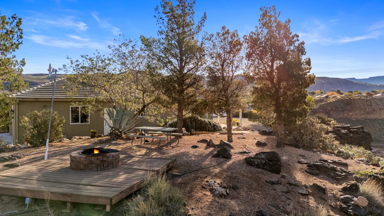 205 W Terrace CIR Toquerville, UT 84774 home for sale, MLS#25-267065 - Erika Rogers Photo 42