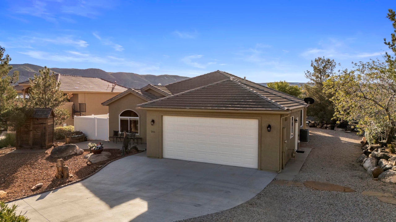 205 W Terrace CIR Toquerville, UT 84774 home for sale, MLS#25-267065 - Erika Rogers Photo 44