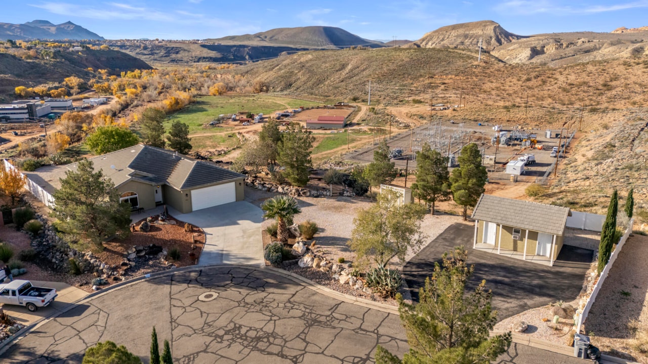 205 W Terrace CIR Toquerville, UT 84774 home for sale, MLS#25-267065 - Erika Rogers Photo 3