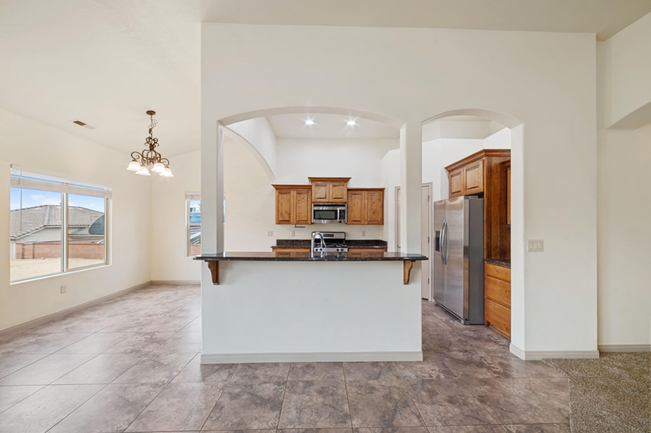 922 E Silver Shadows DR Washington, UT 84780 home for sale, MLS#25-267115 - Erika Rogers Photo 6