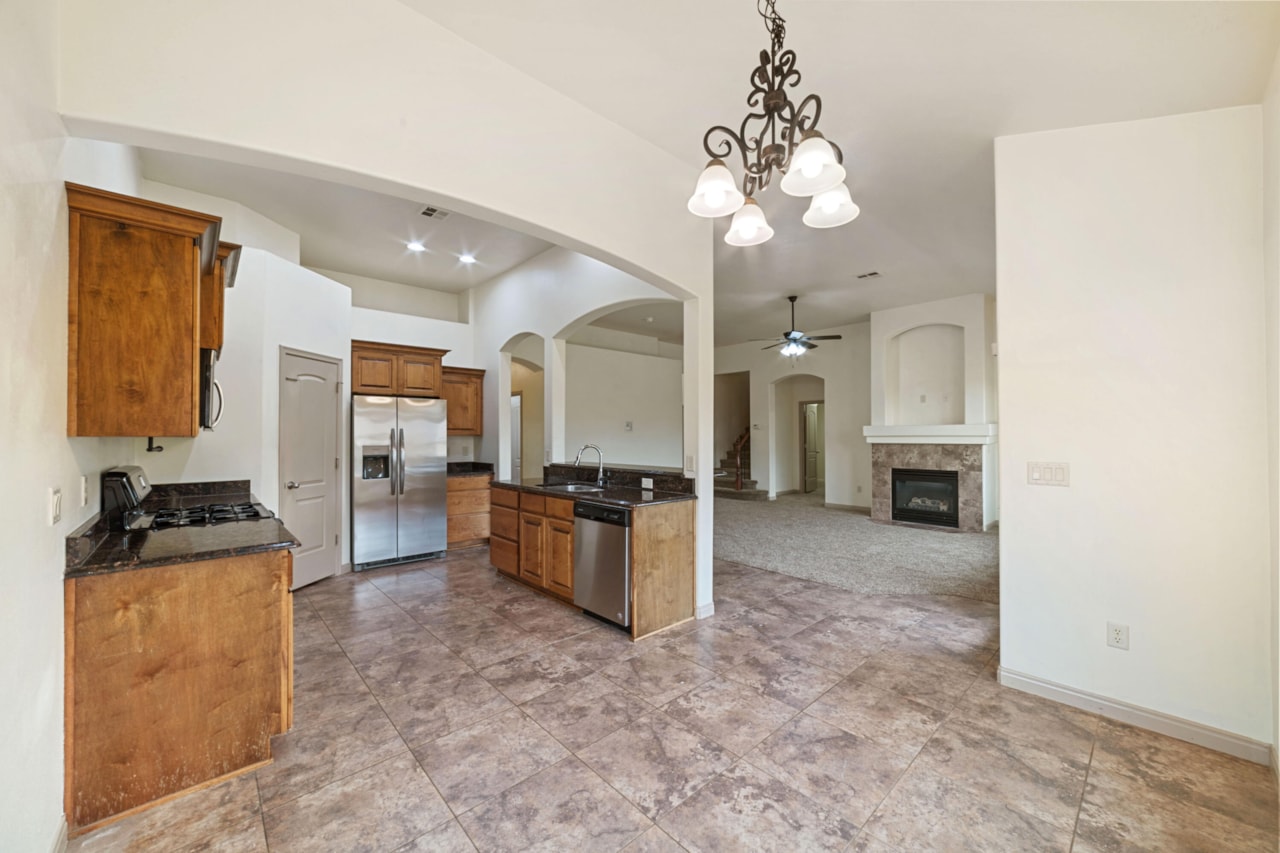 922 E Silver Shadows DR Washington, UT 84780 home for sale, MLS#25-267115 - Erika Rogers Photo 8