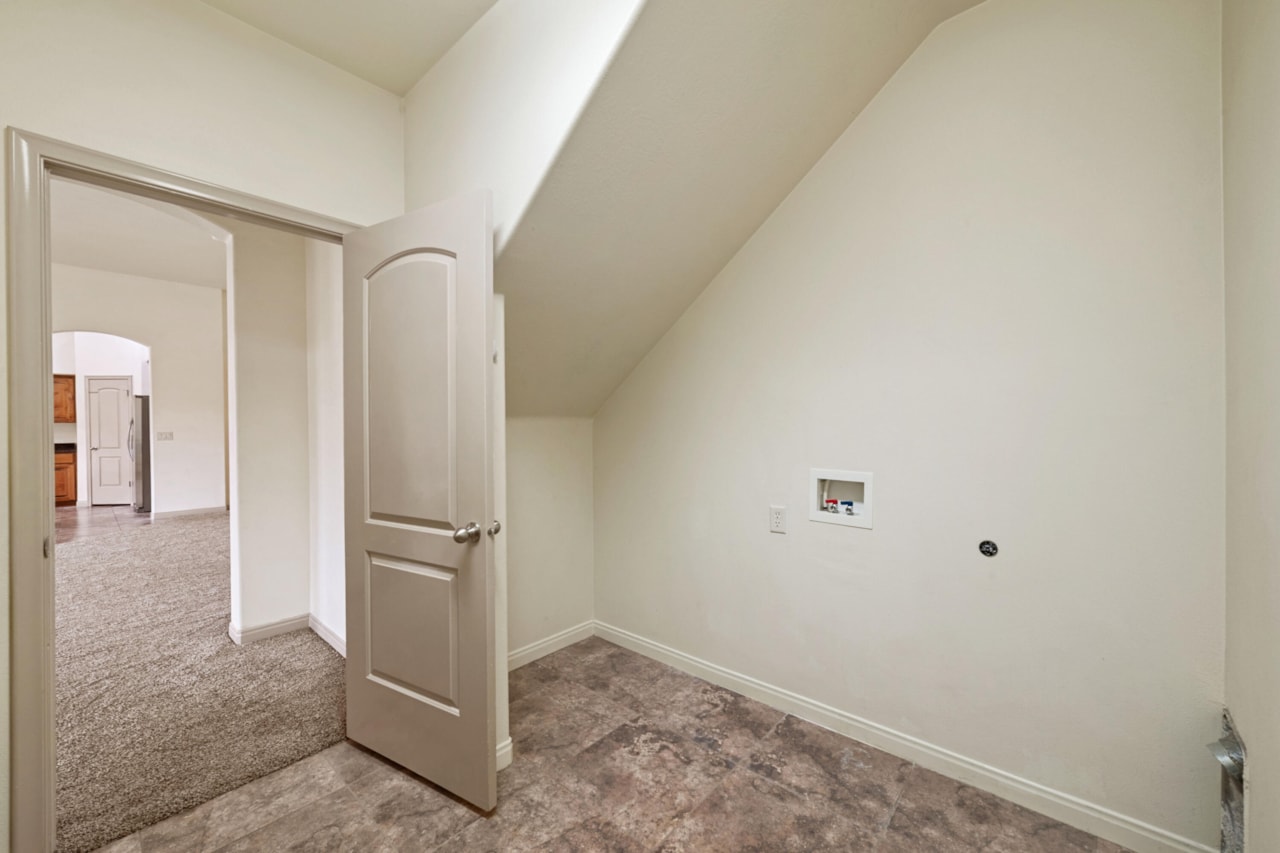 922 E Silver Shadows DR Washington, UT 84780 home for sale, MLS#25-267115 - Erika Rogers Photo 15