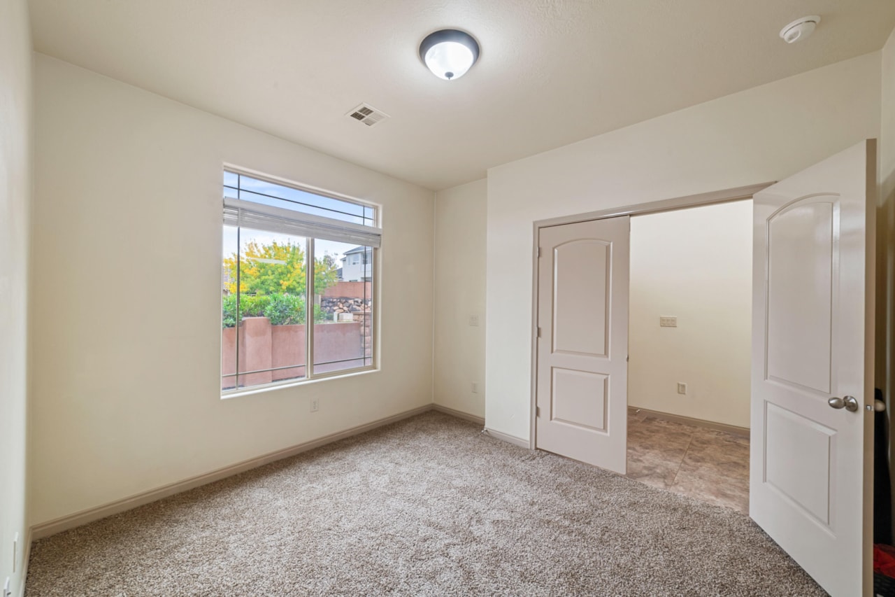 922 E Silver Shadows DR Washington, UT 84780 home for sale, MLS#25-267115 - Erika Rogers Photo 16