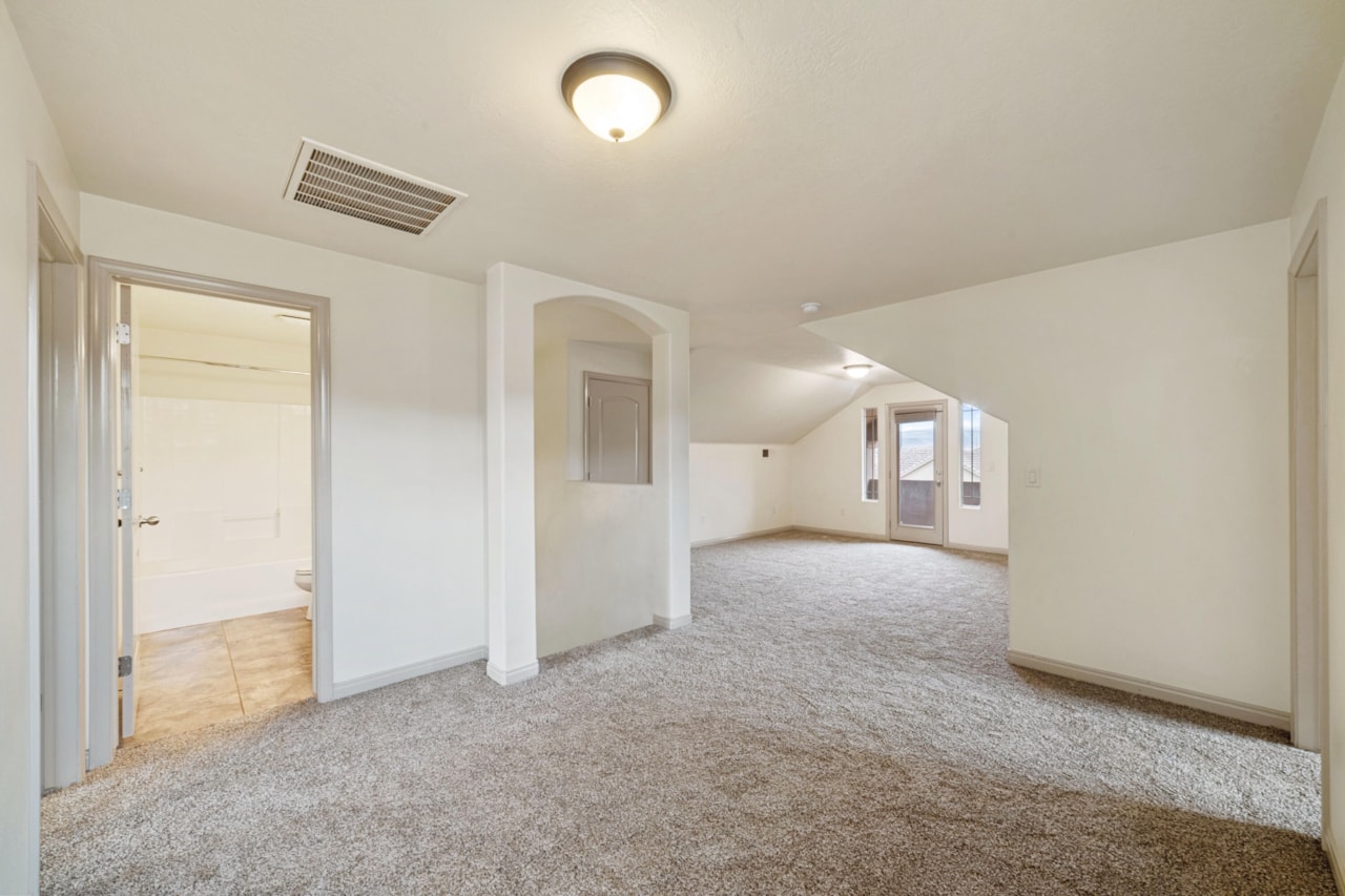 922 E Silver Shadows DR Washington, UT 84780 home for sale, MLS#25-267115 - Erika Rogers Photo 21