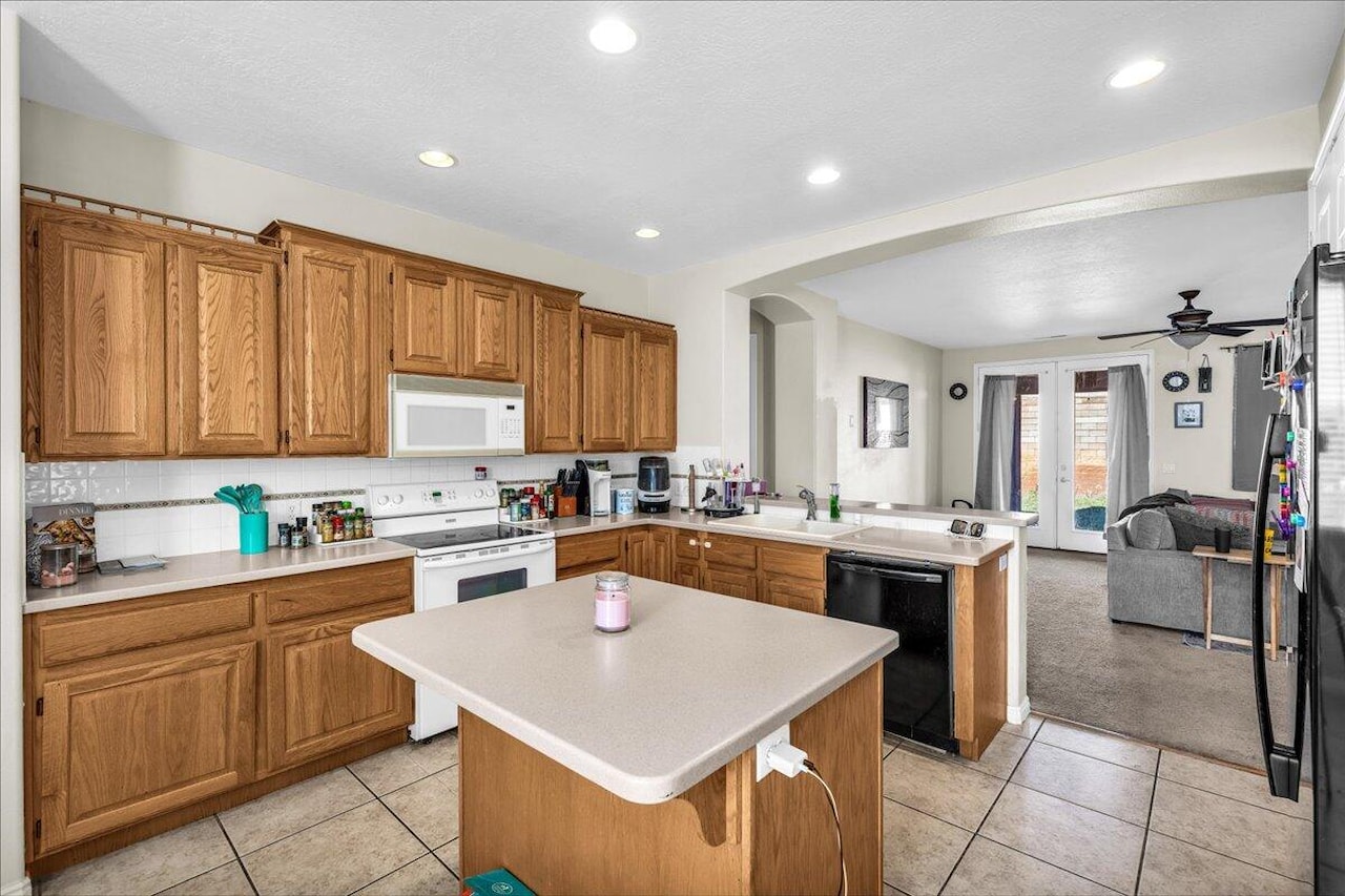 3309 E Willow Springs DR Washington, UT 84780 home for sale, MLS#25-267117 - Erika Rogers Photo 5