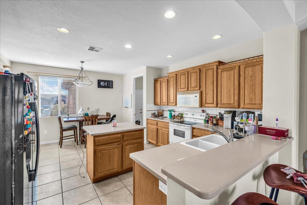 3309 E Willow Springs DR Washington, UT 84780 home for sale, MLS#25-267117 - Erika Rogers Photo 6