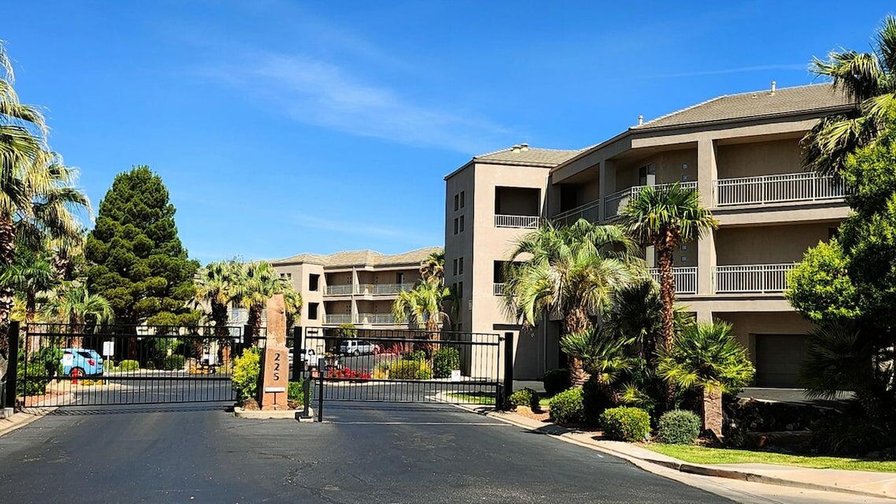 225 N Country Lane #5 St George, UT 84770 condo for sale, MLS#25-262772 - Erika Rogers Photo 3