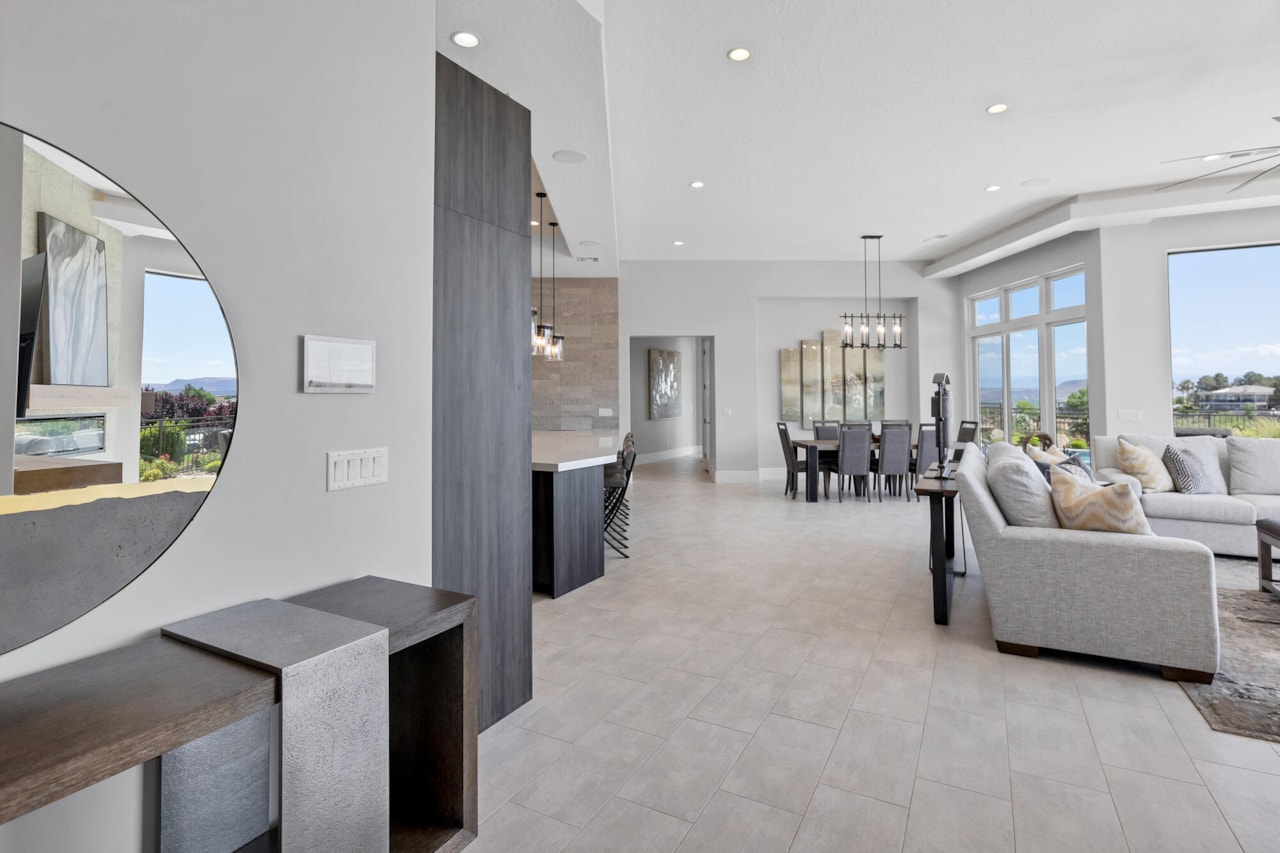 1648 S Quartz DR St George, UT 84790 home for sale, MLS#25-267190 - Erika Rogers Photo 7