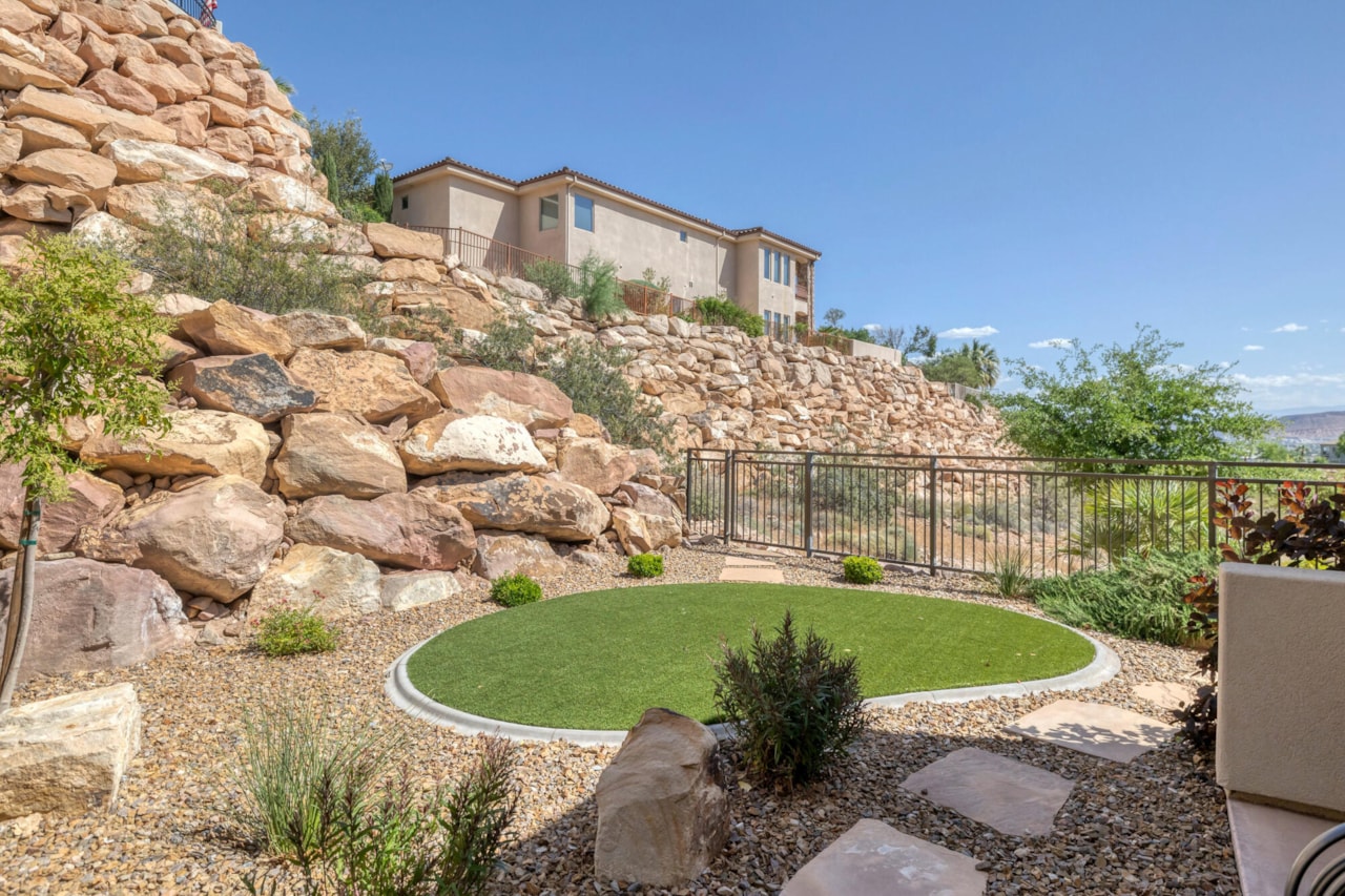 1648 S Quartz DR St George, UT 84790 home for sale, MLS#25-267190 - Erika Rogers Photo 54