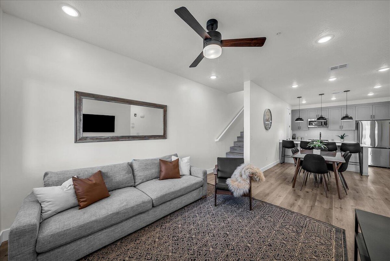 710 W Akoya Pearl ST #84 St George, UT 84790 home for sale, MLS#25-267194 - Erika Rogers Photo 2