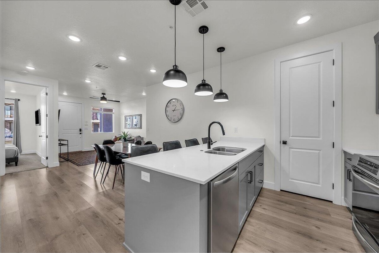 710 W Akoya Pearl ST #84 St George, UT 84790 home for sale, MLS#25-267194 - Erika Rogers Photo 3