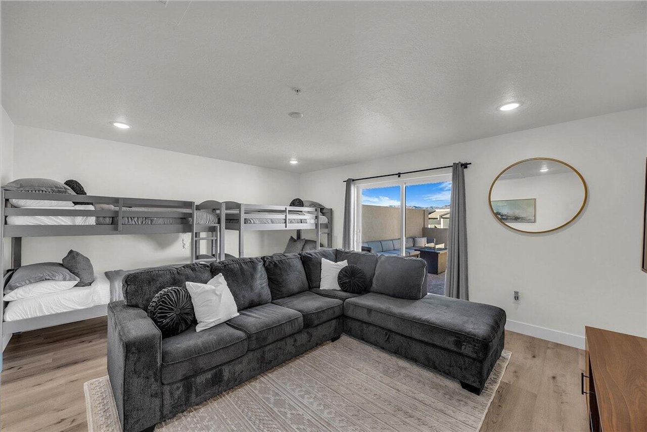 710 W Akoya Pearl ST #84 St George, UT 84790 home for sale, MLS#25-267194 - Erika Rogers Photo 12