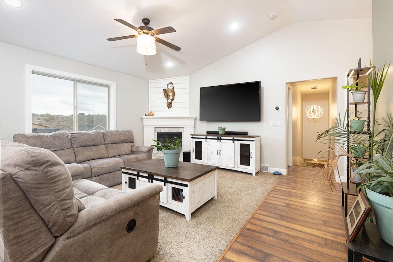 2101 E Ravine Rd RD Enoch, UT 84721 home for sale, MLS#25-267223 - Erika Rogers Photo 7