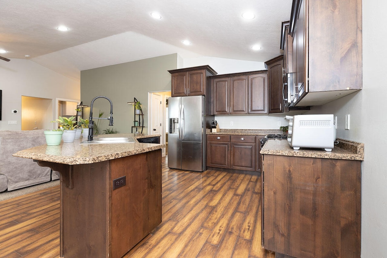 2101 E Ravine Rd RD Enoch, UT 84721 home for sale, MLS#25-267223 - Erika Rogers Photo 8