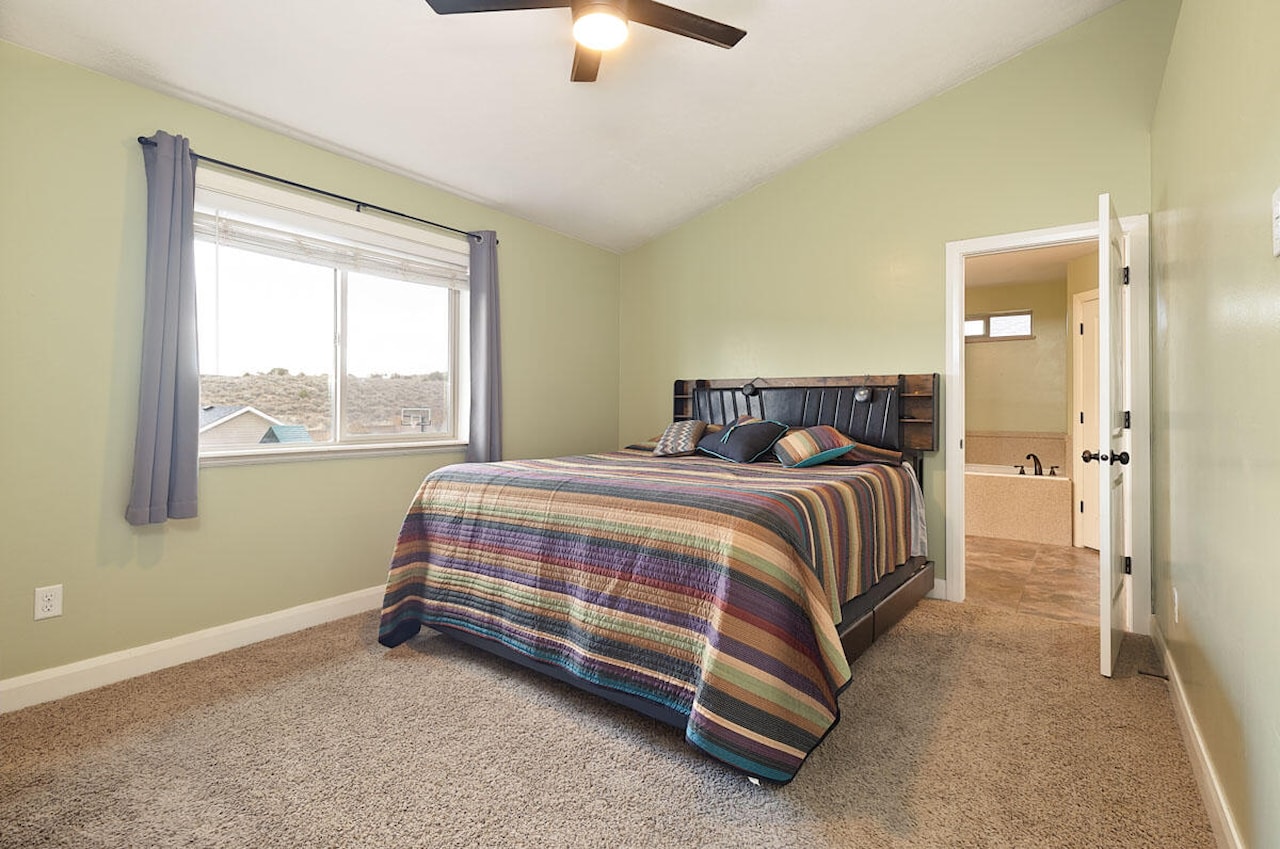 2101 E Ravine Rd RD Enoch, UT 84721 home for sale, MLS#25-267223 - Erika Rogers Photo 12