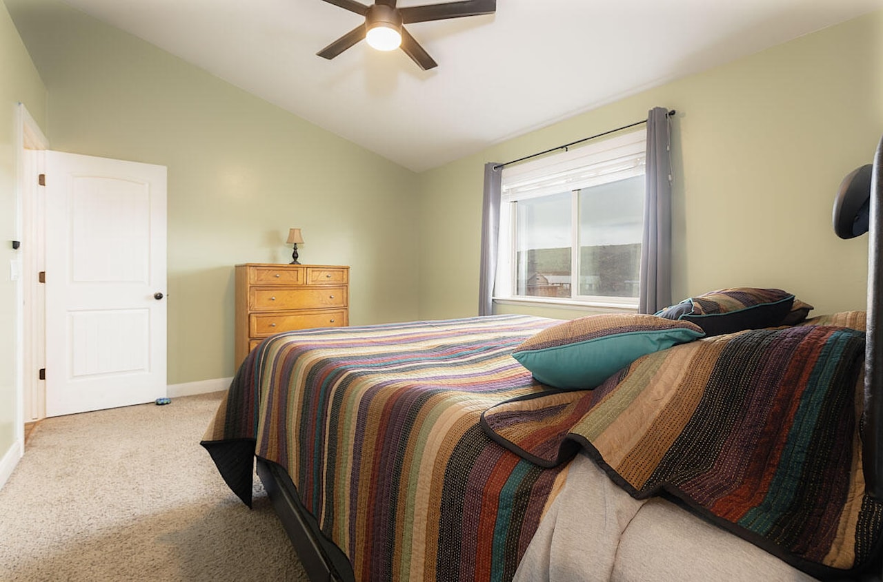 2101 E Ravine Rd RD Enoch, UT 84721 home for sale, MLS#25-267223 - Erika Rogers Photo 13