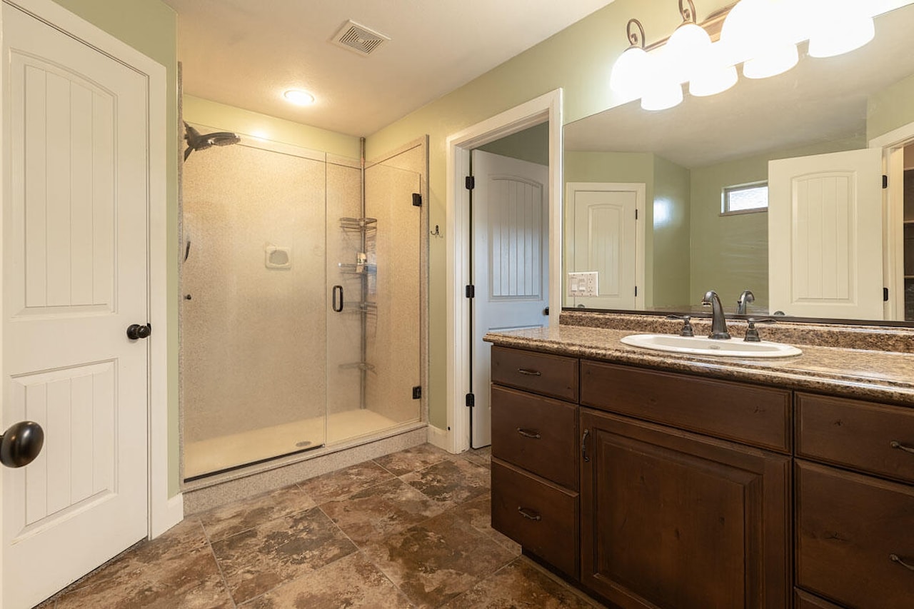 2101 E Ravine Rd RD Enoch, UT 84721 home for sale, MLS#25-267223 - Erika Rogers Photo 15