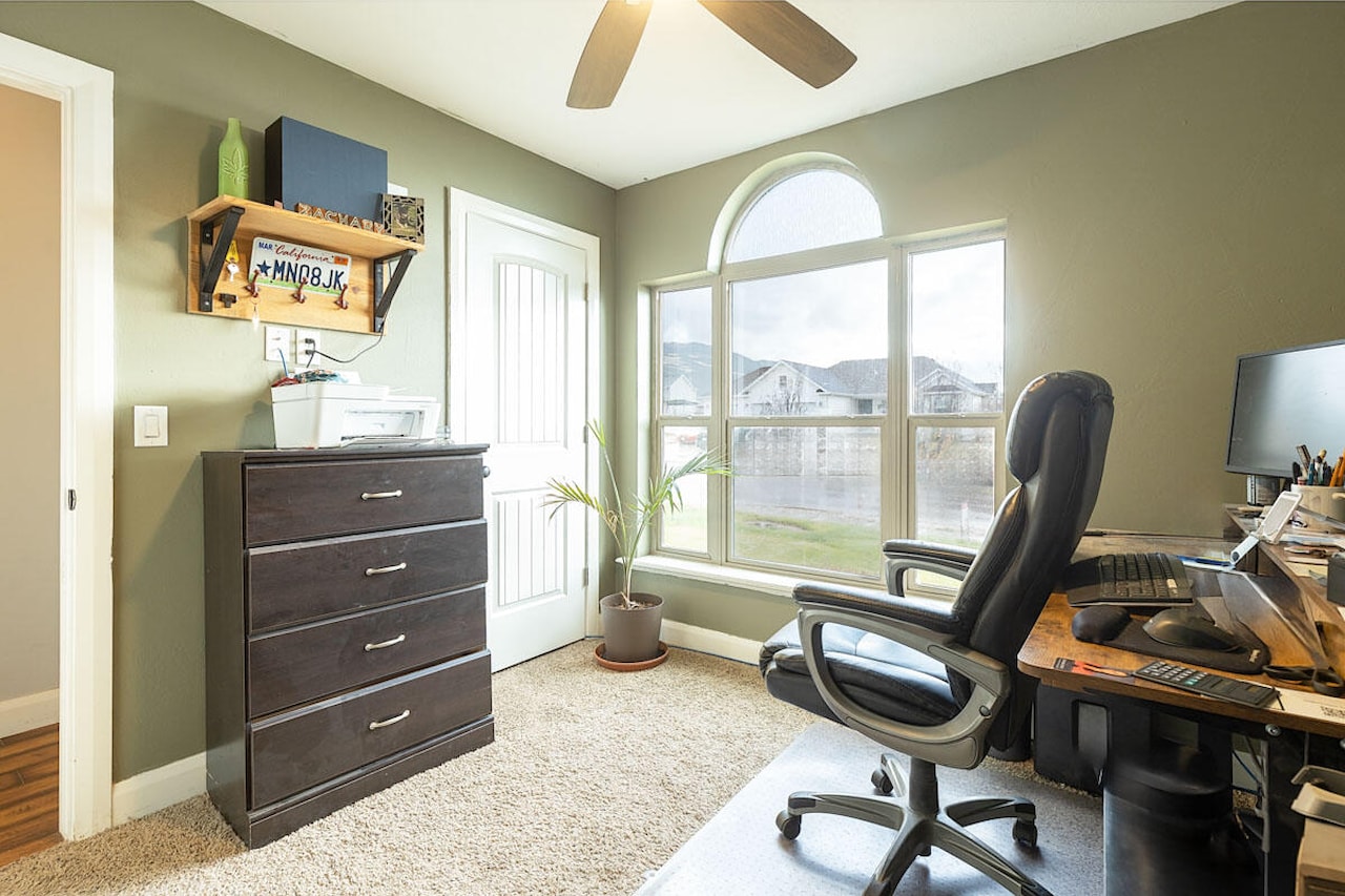 2101 E Ravine Rd RD Enoch, UT 84721 home for sale, MLS#25-267223 - Erika Rogers Photo 18