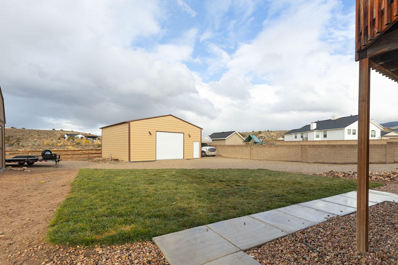 2101 E Ravine Rd RD Enoch, UT 84721 home for sale, MLS#25-267223 - Erika Rogers Photo 25