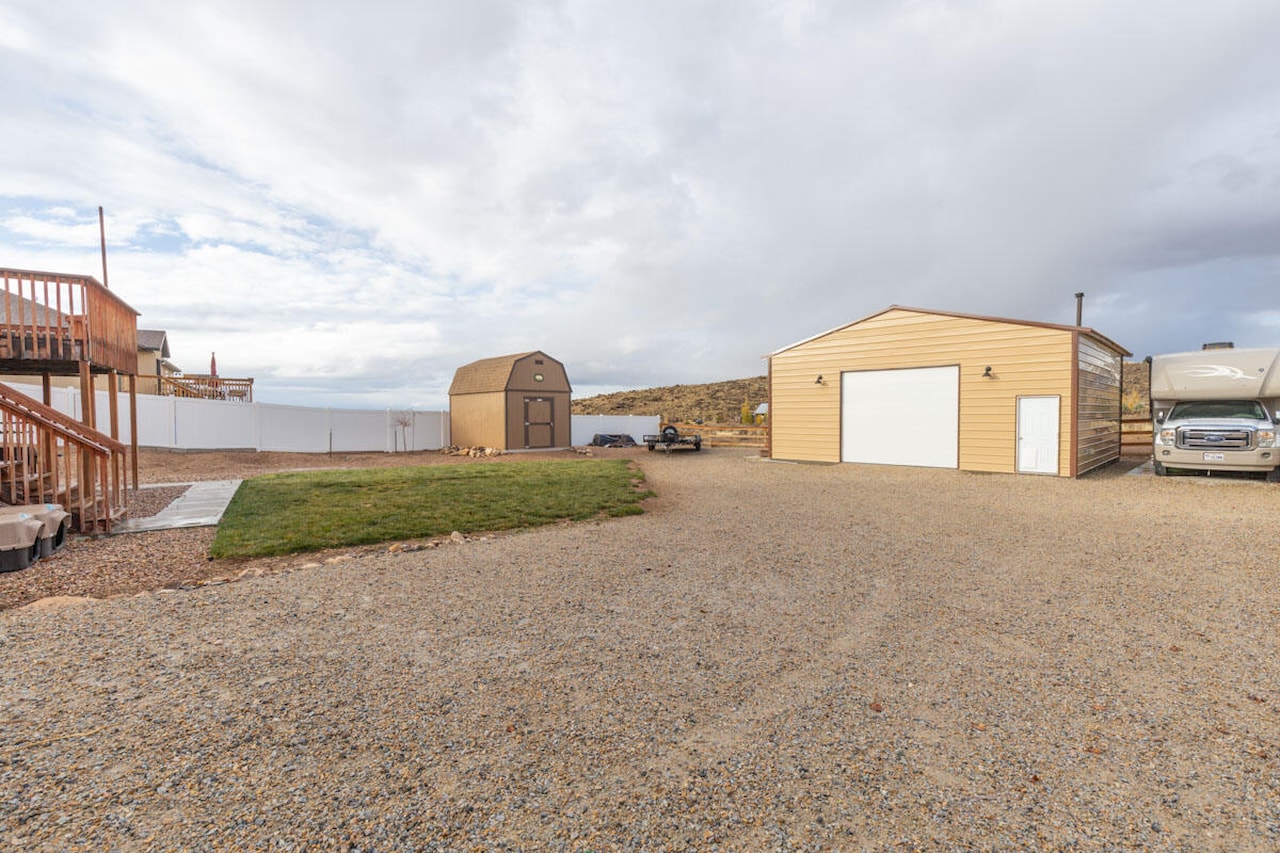 2101 E Ravine Rd RD Enoch, UT 84721 home for sale, MLS#25-267223 - Erika Rogers Photo 26