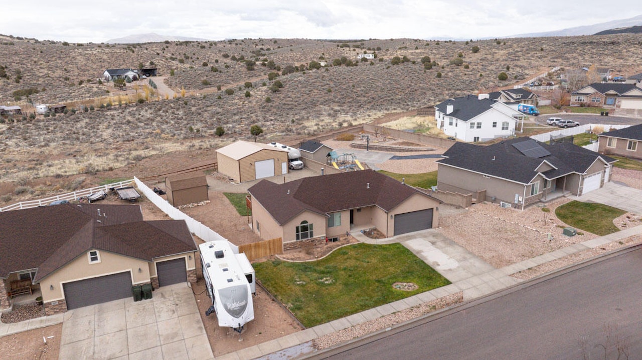 2101 E Ravine Rd RD Enoch, UT 84721 home for sale, MLS#25-267223 - Erika Rogers Photo 29