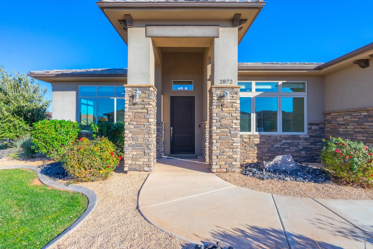 2872 N Kenzies Way Santa Clara, UT 84765 home for sale, MLS#25-267229 - Erika Rogers Photo 6