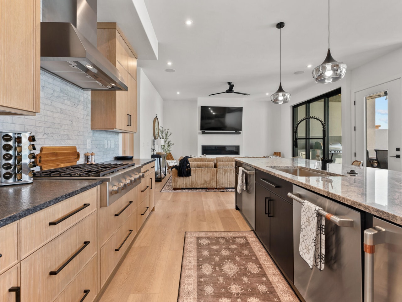 780 W Akoya Pearl ST St George, UT 84790 home for sale, MLS#25-267218 - Erika Rogers Photo 7