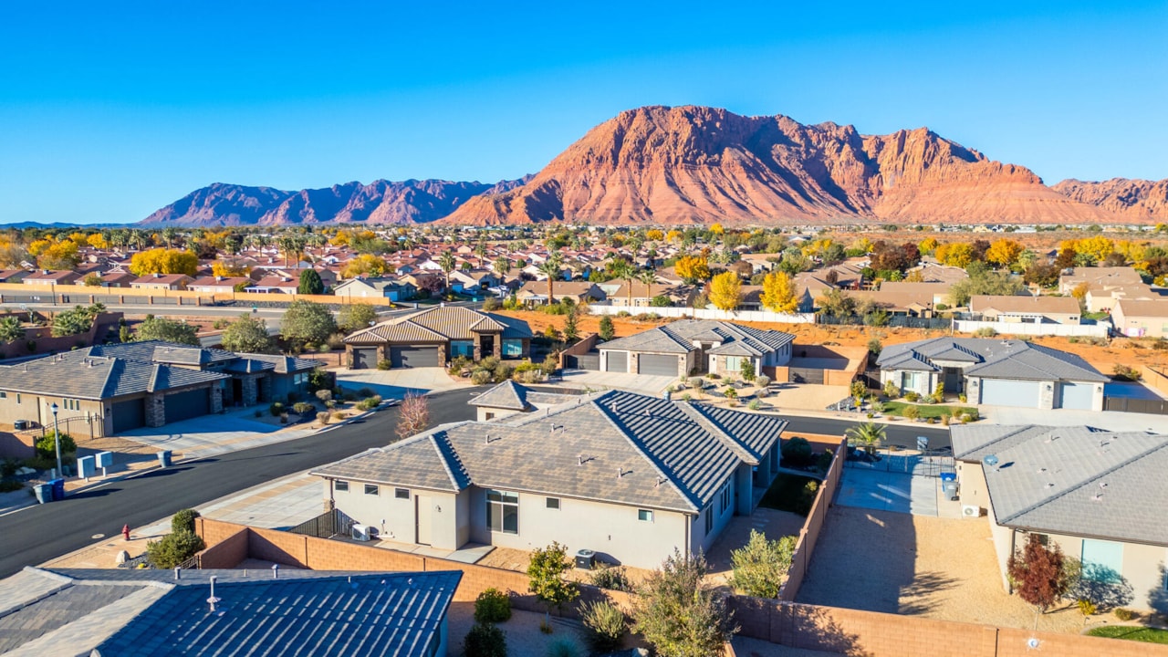 2872 N Kenzies Way Santa Clara, UT 84765 home for sale, MLS#25-267229 - Erika Rogers Photo 16