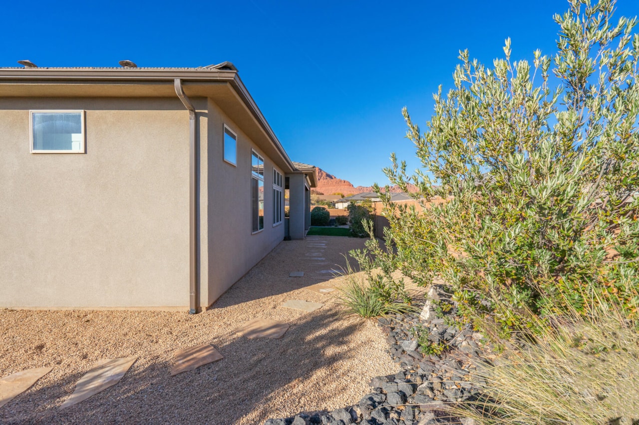 2872 N Kenzies Way Santa Clara, UT 84765 home for sale, MLS#25-267229 - Erika Rogers Photo 70