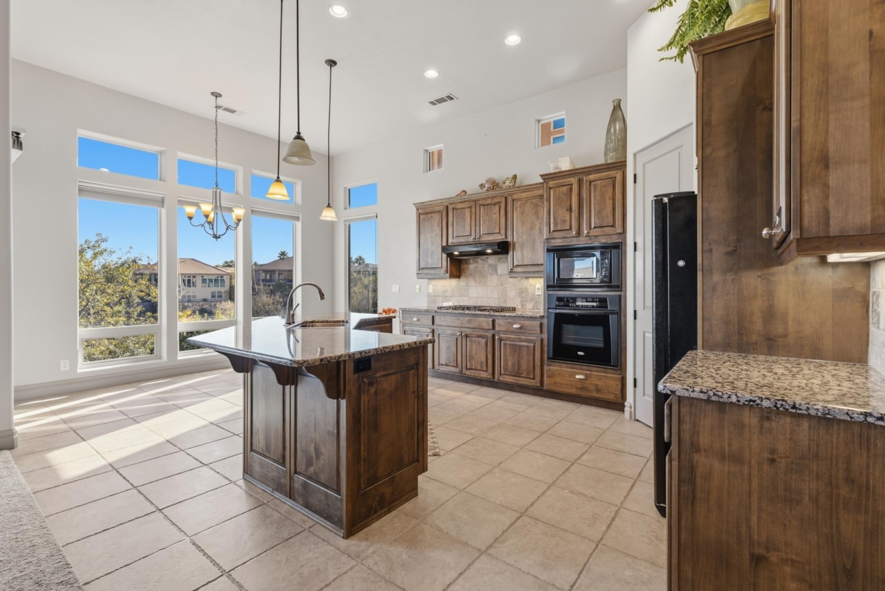 221 N Emeraud #11 St George, UT 84770 home for sale, MLS#25-267241 - Erika Rogers Photo 9