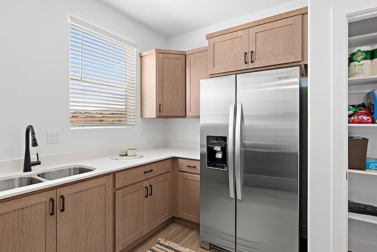 1058 W Albertine LN St George, UT 84770 home for sale, MLS#25-267242 - Erika Rogers Photo 8