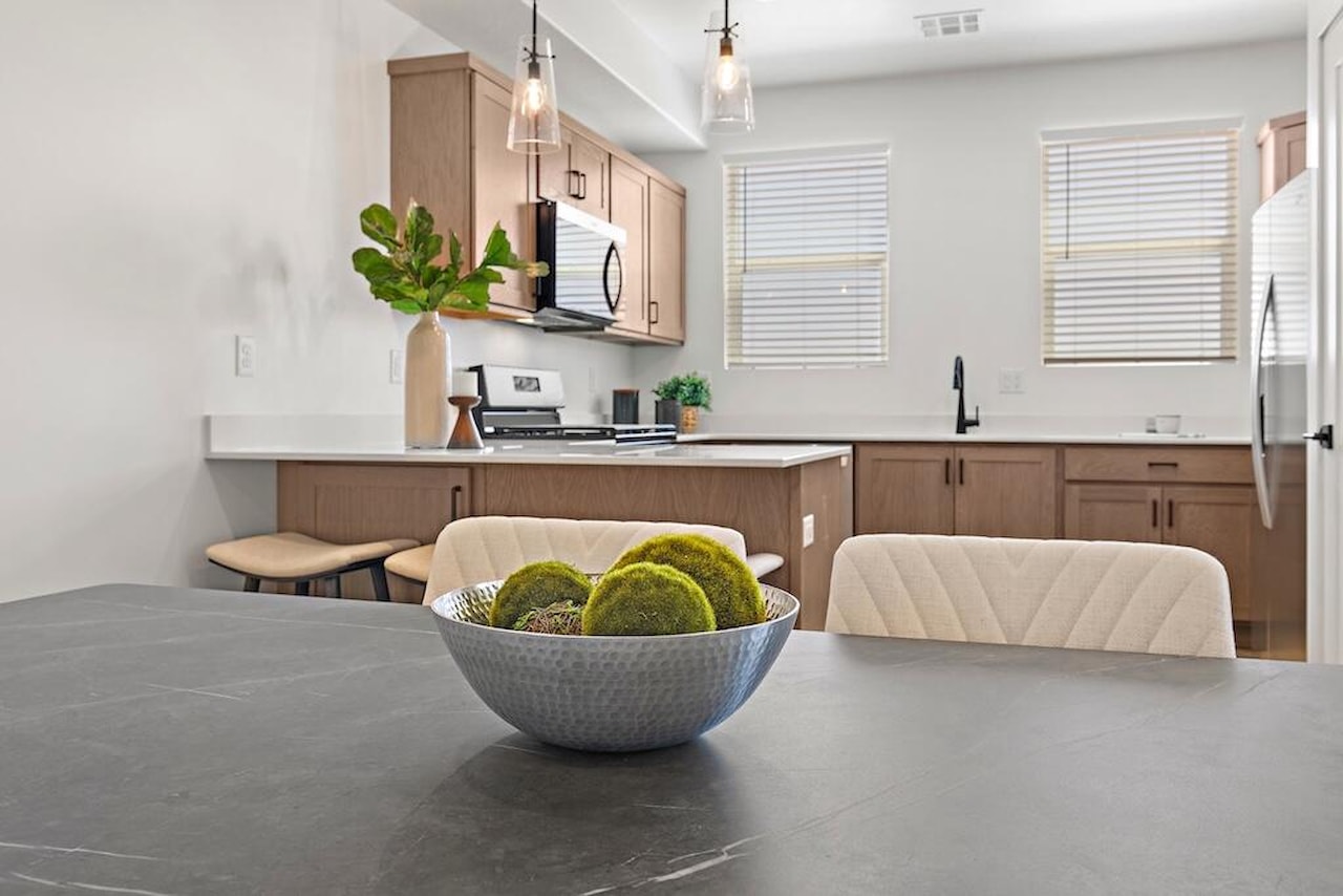 1058 W Albertine LN St George, UT 84770 home for sale, MLS#25-267242 - Erika Rogers Photo 9