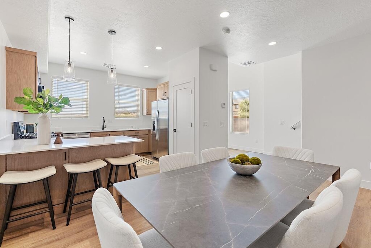 1058 W Albertine LN St George, UT 84770 home for sale, MLS#25-267242 - Erika Rogers Photo 14