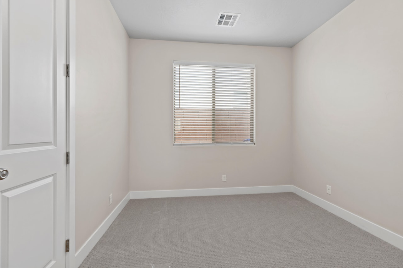 133 W White Pearl DR Washington, UT 84780 home for sale, MLS#25-264483 - Erika Rogers Photo 15