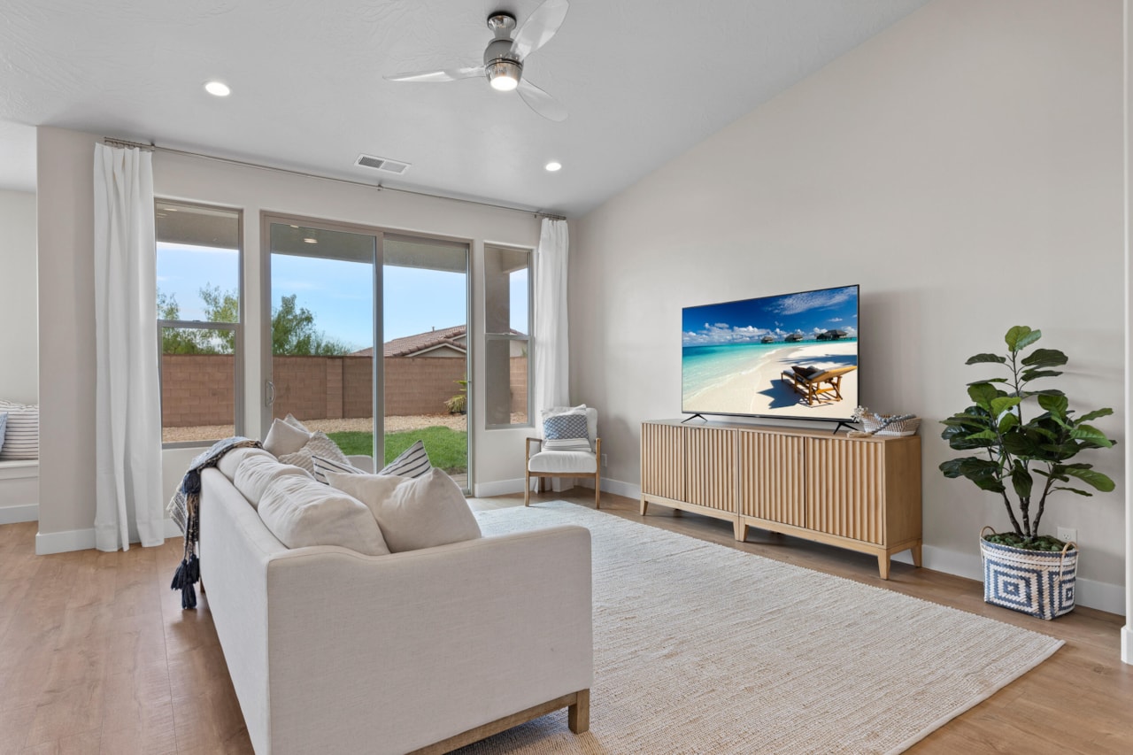 133 W White Pearl DR Washington, UT 84780 home for sale, MLS#25-264483 - Erika Rogers Photo 6