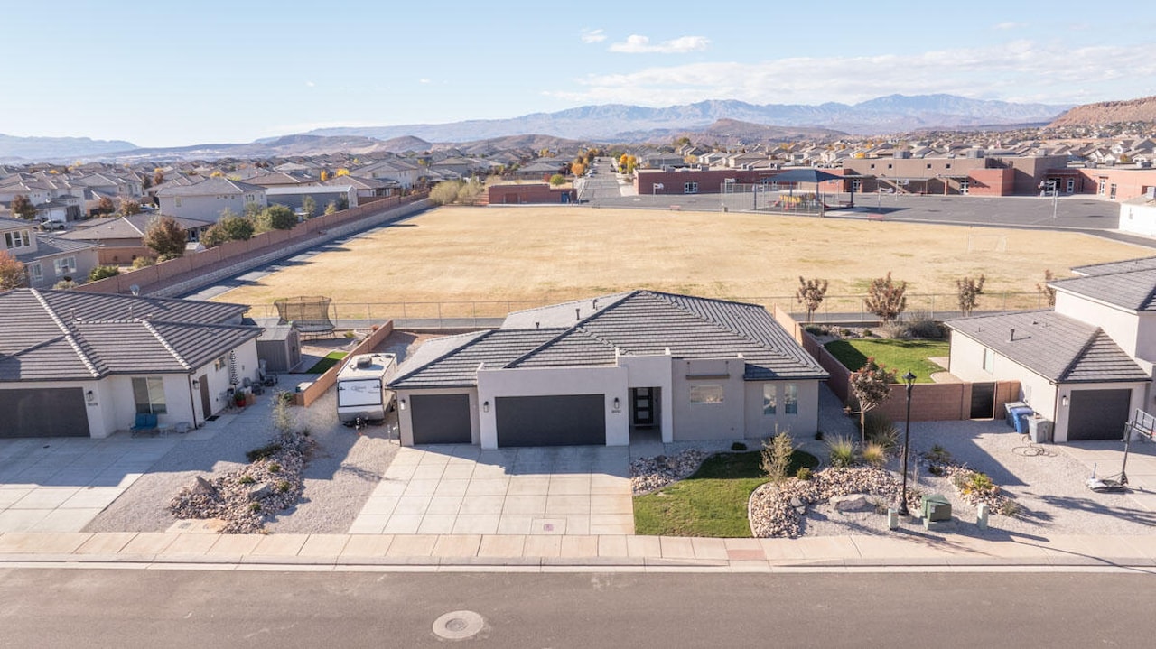3012 S 3430 ST E St George, UT 84790 home for sale, MLS#25-267273 - Erika Rogers Photo 3