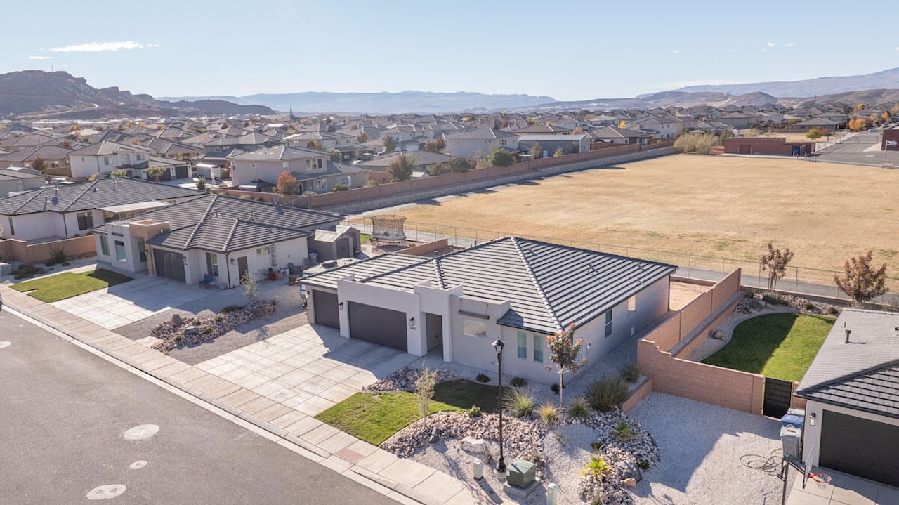 3012 S 3430 ST E St George, UT 84790 home for sale, MLS#25-267273 - Erika Rogers Photo 4