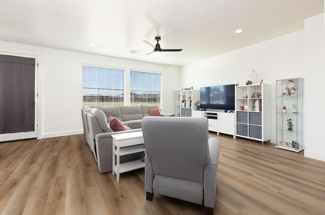 3012 S 3430 ST E St George, UT 84790 home for sale, MLS#25-267273 - Erika Rogers Photo 12