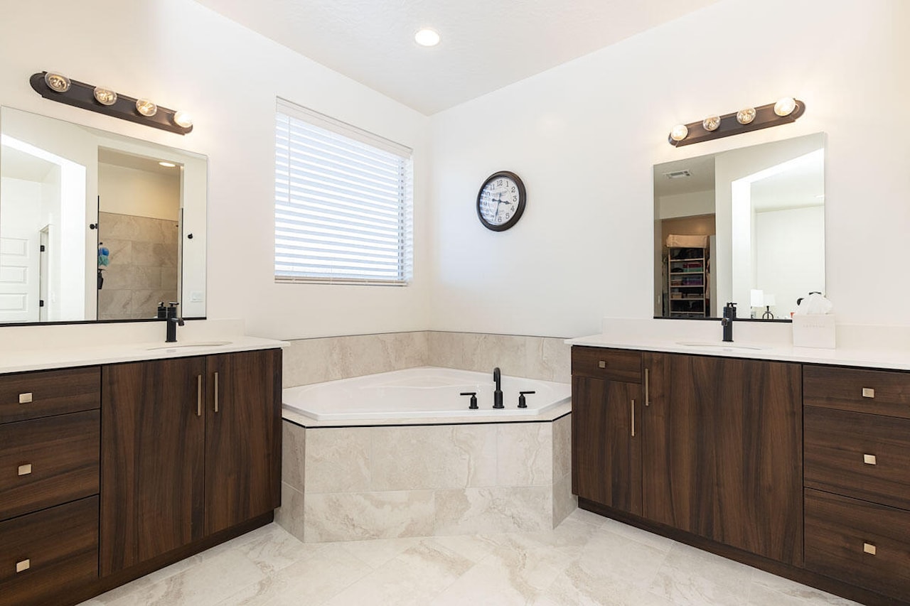 3012 S 3430 ST E St George, UT 84790 home for sale, MLS#25-267273 - Erika Rogers Photo 16