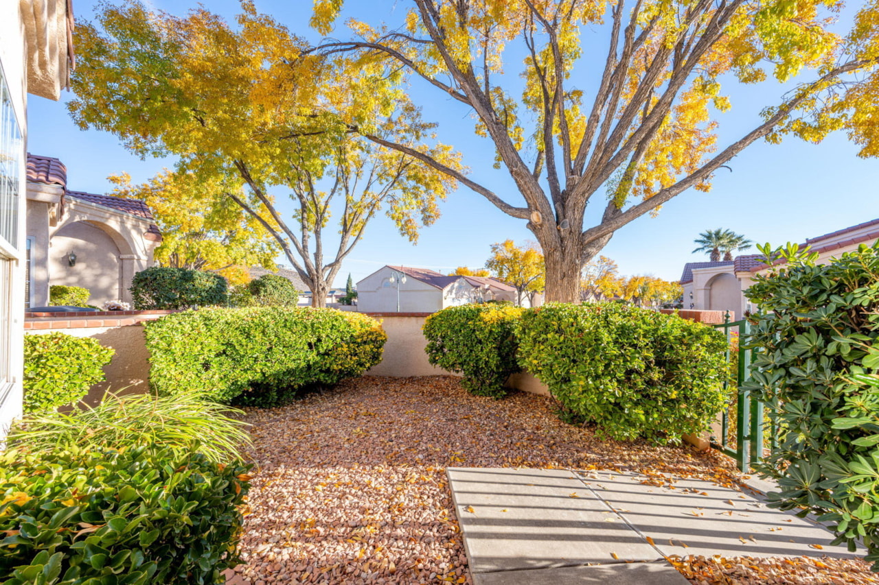 1186 E 900 S #8 St George, UT 84790 home for sale, MLS#25-267280 - Erika Rogers Photo 2