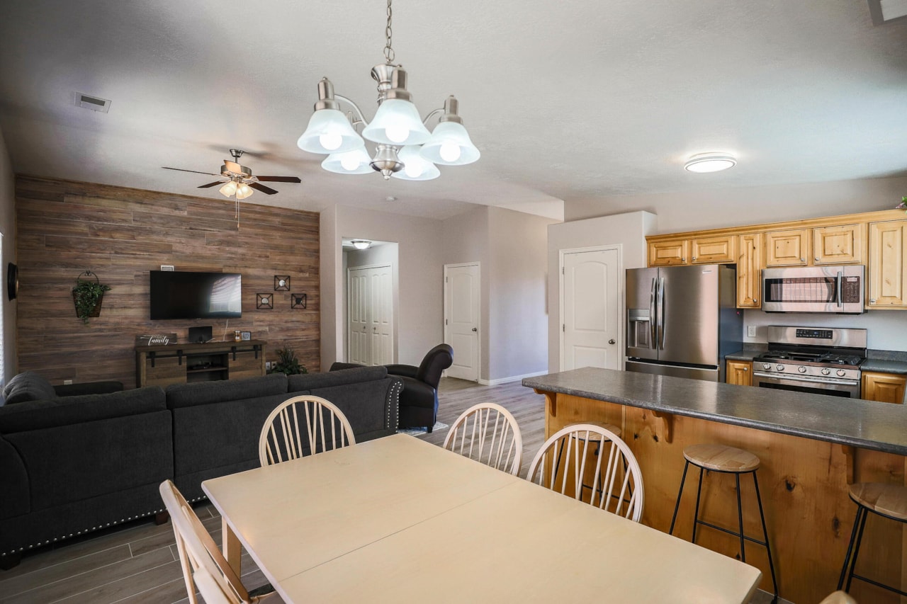 2031 E Colorado ST #204 St George, UT 84790 home for sale, MLS#25-265080 - Erika Rogers Photo 10