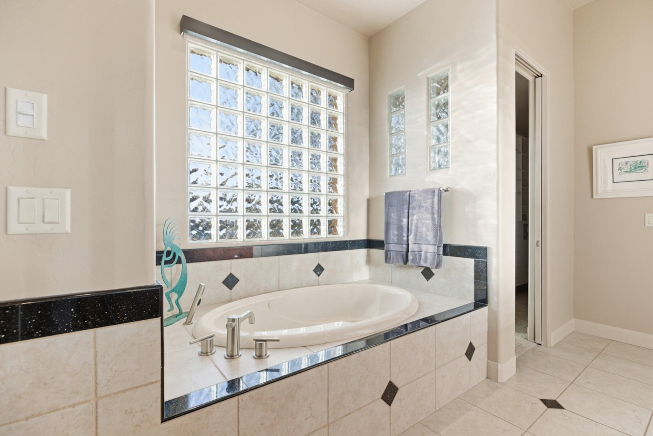 41 Boulder CIR Santa Clara, UT 84765 home for sale, MLS#25-267283 - Erika Rogers Photo 20