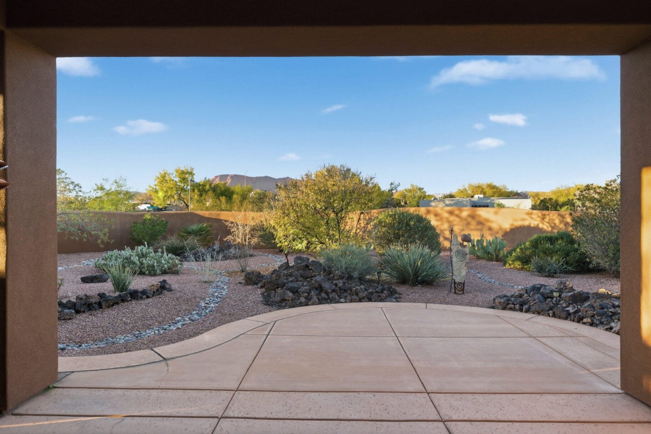 41 Boulder CIR Santa Clara, UT 84765 home for sale, MLS#25-267283 - Erika Rogers Photo 38