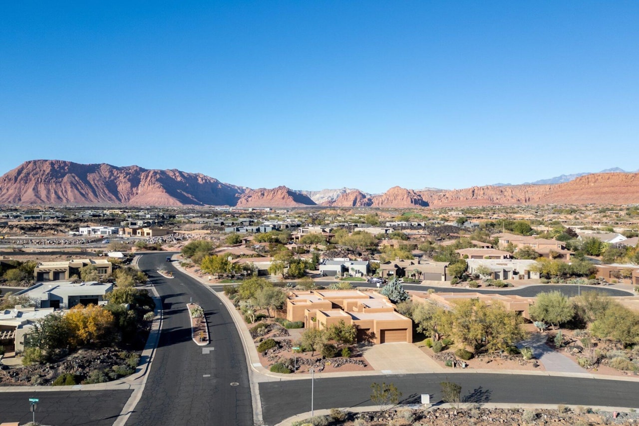 41 Boulder CIR Santa Clara, UT 84765 home for sale, MLS#25-267283 - Erika Rogers Photo 47