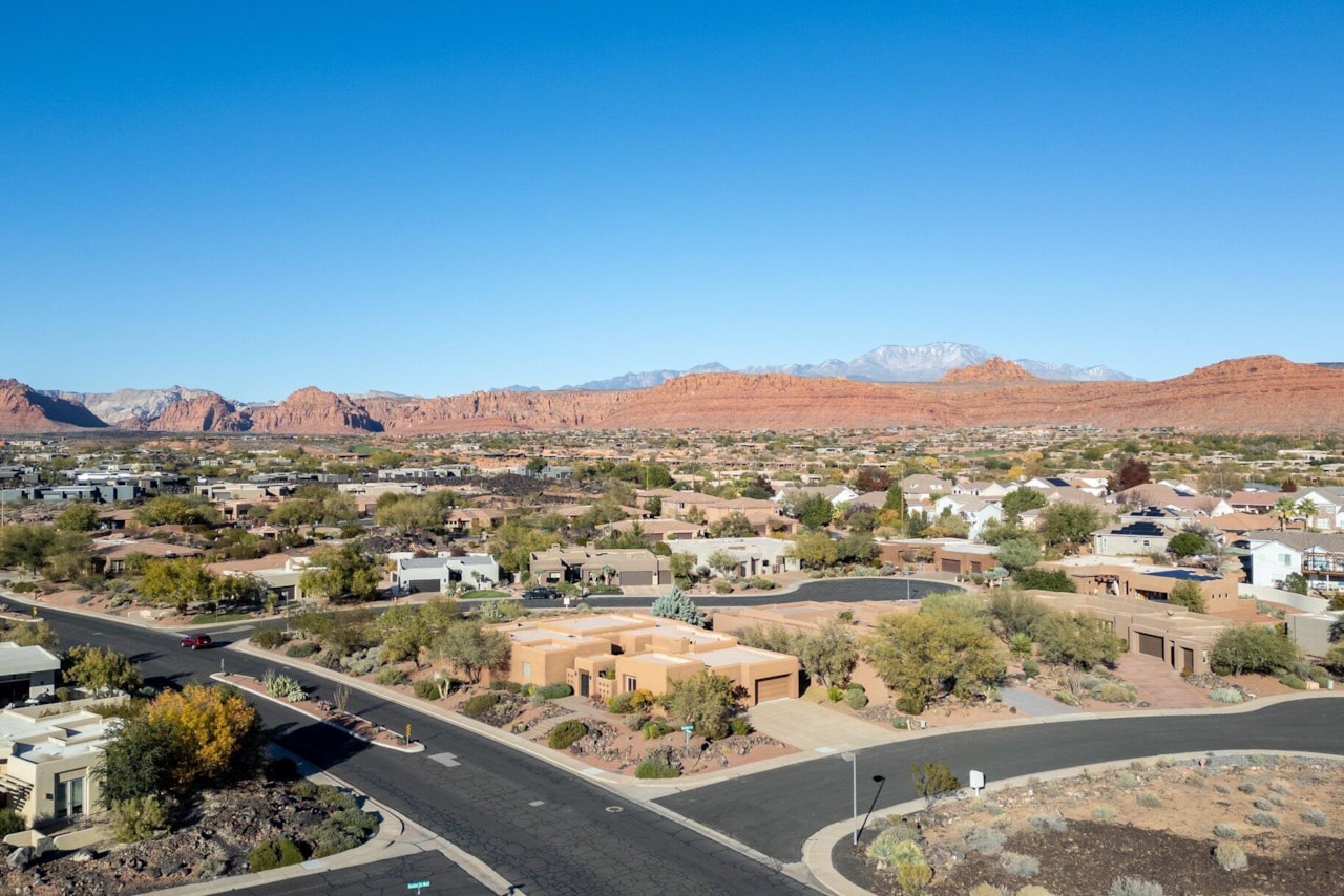 41 Boulder CIR Santa Clara, UT 84765 home for sale, MLS#25-267283 - Erika Rogers Photo 48