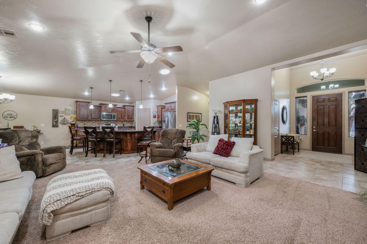 4087 S Signature Way Washington, UT 84780 home for sale, MLS#25-267038 - Erika Rogers Photo 2