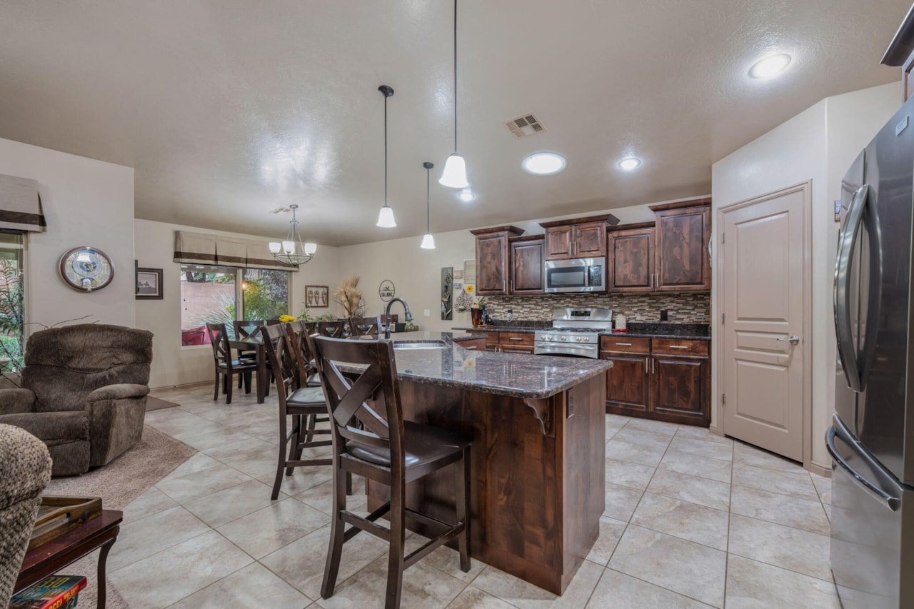 4087 S Signature Way Washington, UT 84780 home for sale, MLS#25-267038 - Erika Rogers Photo 12