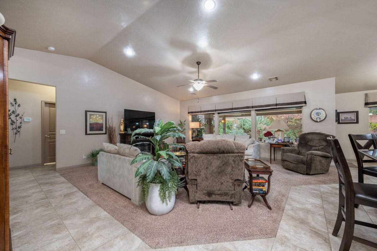 4087 S Signature Way Washington, UT 84780 home for sale, MLS#25-267038 - Erika Rogers Photo 9