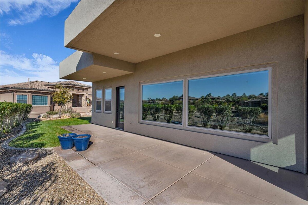 1622 S Agate CIR St George, UT 84790 home for sale, MLS#25-267292 - Erika Rogers Photo 38